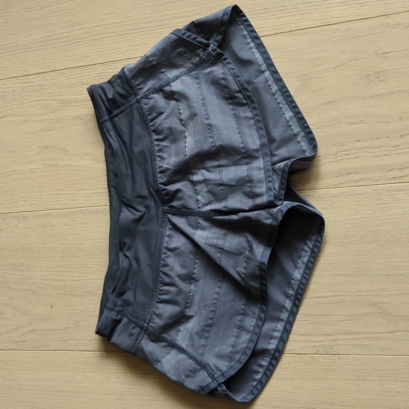 *Sale*Lululemon Turbo Run Lined Shorts. Size 4. - Picture 1 of 7